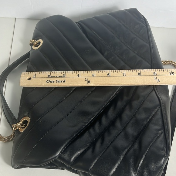 Urban Expressions  Black Puffer Crossbody Women’s Purse With Goal Chain Straps - Picture 5 of 10